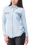 B575-48 Camasa sky blue, cu maneci lungi si buzunare cu aplicatii in dreptul pieptului