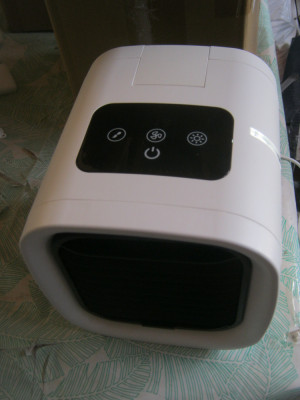 Mini ventilator Clever,16,5 x 17,2 x 17,5 cm, lumina LED foto