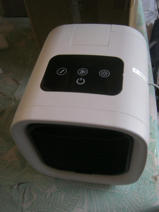 Mini ventilator Clever,16,5 x 17,2 x 17,5 cm, lumina LED