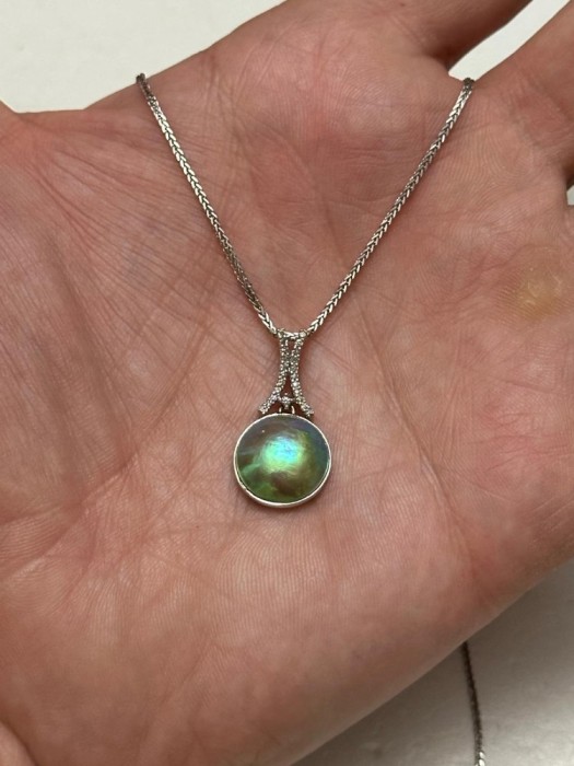 LANT + PANDANTIV AUR alb 18K + 23 Diamante = 0.20ct + Scoica Paua !