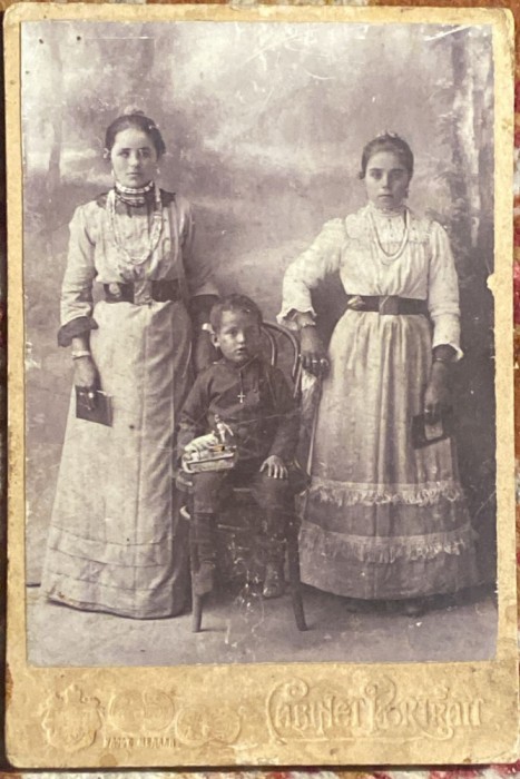 CABINET PORTRAIT FOTOGRAFIE VECHE PE SUPORT DE CARTON,cca.1900/ D:161 x 108 mm.