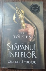 Stapanul inelelor. Cele doua turnuri - J.R.R. Tolkien