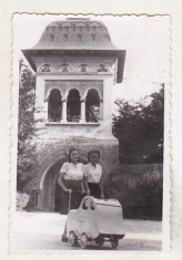bnk foto - Sinaia - Intrarea in Manastirea Sinaia - Foto Ardeal Lazar 1946 foto