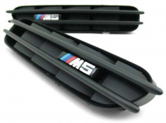 Set Grile Aripa Negre cu Sigla M5 pentru BMW Seria 5 E39 foto