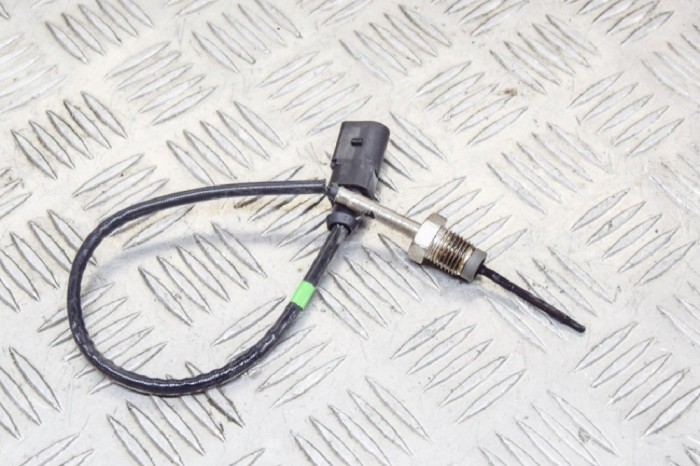 Senzor de temperatură AUDI Q5 8R 2015 OEM: 03L906088FH 11638413