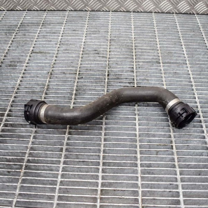 Furtun radiator răcire dreapta BMW 3 F30, F80 2013 OEM: 7811129 3459786