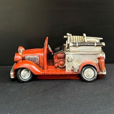 Pușculiță mașină de pompieri retro din rășină &ndash; China