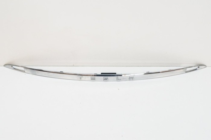 Ornament lampa număr de &icirc;nmatriculare TESLA MODEL S 2017 OEM: 1025776-00-A | 13354045
