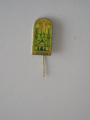 QW9 L 76 - insigna - tematica orase - Vilnius - Fosta URSS foto