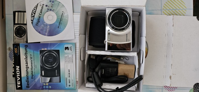 APARAT FOTO DIGITAL TEVION / 14 MEGAPIXEL + ACCESORII ,FUNCTIONEAZA .