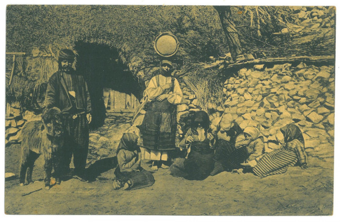 5263 - GYPSY Family, Ethnic, Romania - old postcard - unused