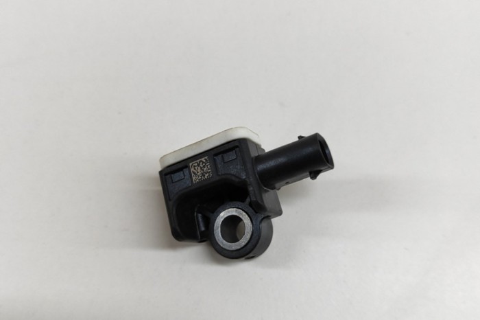 Senzor de impact st&acirc;nga spate MERCEDES-BENZ CLA Coupe C117 2017 OEM: A1668210151,56054085AA 22493676