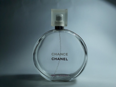 n Sticla de parfum goala Chanel Chance Eau Tendre 150 ml foto