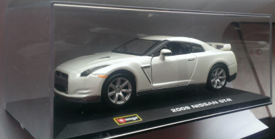 Macheta Nissan GTR R35 alb - Bburago 1/32 GT-R foto