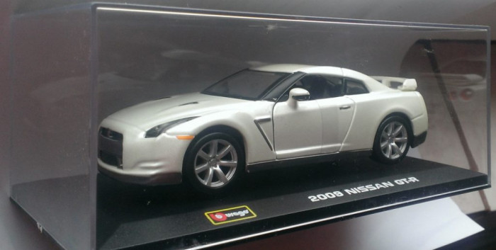 Macheta Nissan GTR R35 alb - Bburago 1/32 GT-R