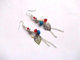 Cercei Handmade cu Howlite, Piatra Lunii, Agate, Sidef, Cristale, Frunza Metalică, Roșu-Albastru