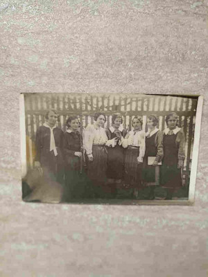FOTOGRAFIE GRUP DE FEMEI. AMINTIRE DIN A DOUA ZI DE PASTI - 2 MAI 1932. 60 foto