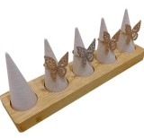Cumpara ieftin Expozitor pentru 5 Inele &ndash; Baza Lemn &ndash; Crem sau Maro &ndash; 21x5 cm &ndash; Eleganță și