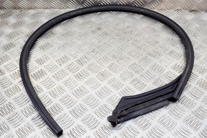 Garnitura de cauciuc ușă dreapta față TESLA MODEL X 2020 OEM: 1032146-00-C 13850522