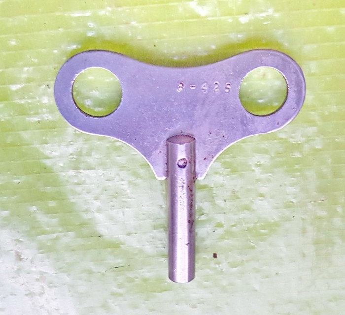 F799-Cheie ceas perete 6/5,5 cm, interior 4,5 mm.
