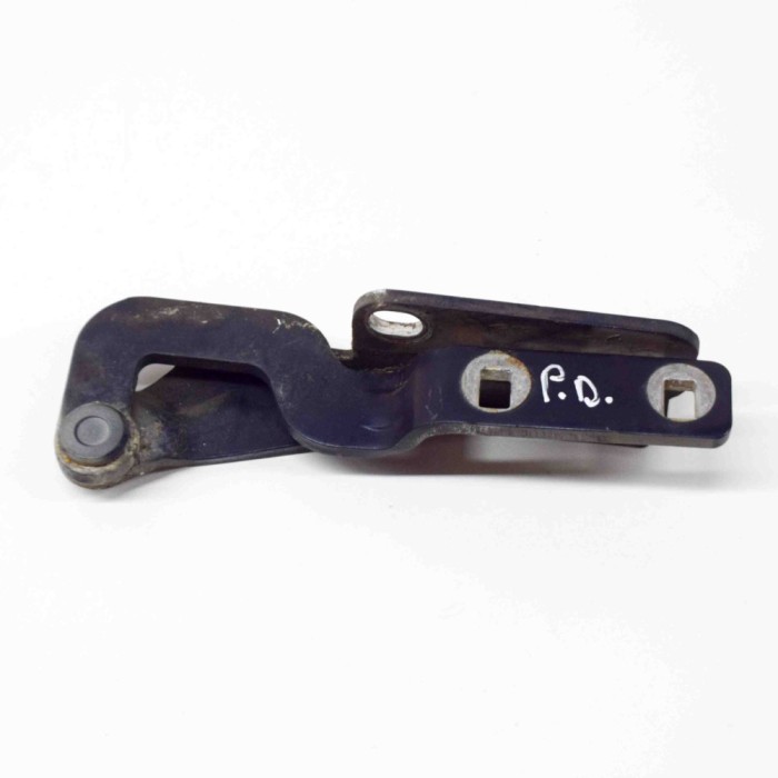 Balama capota dreapta față AUDI A8 D2 4D2, 4D8 2000 OEM: 4D0823302C 13677217