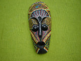 Masca decorativa africana lucrata manual din lemn