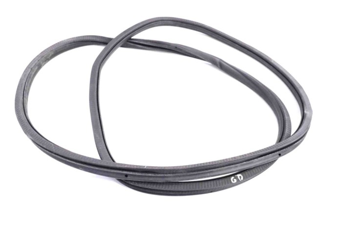 Garnitura ușă dreapta spate VW TOUAREG 7P5 2011