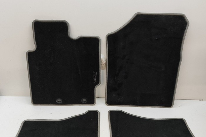Set covorașe TOYOTA YARIS _P13_ 2013 OEM: PZ410-B035H-BN | 28148109