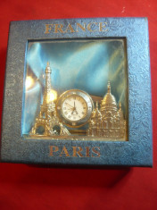 Ceas de masa - Suvenir Paris cu Turnul Eiffel ,Sacre Coeur cu baterie ,L=8,2cm foto