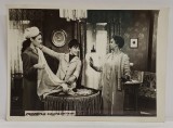 SCENA DIN FILMUL &#039; PANTOFUL CENUSARESEI &#039; , CU IOANA PAVELESCU , MIMI ENACEANU , FOTO DE PRESA , 1969