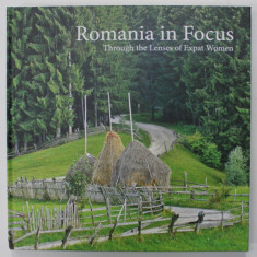 ROMANIA IN FOCUS , THROUGH THE LENSES OF EXPAT WOMEN , 2014 , ALBUM DE FOTOGRAFIE , TEXT IN LIMBA ENGLEZA