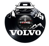 Ceas de perete decorativ realizat din disc de vinil, Model Volvo in Peisaj Montan / Auto Suedez, Negru, 30 cm
