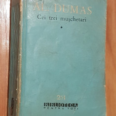 Cei trei muschetari de Alexandre Dumas BPT (Vol. 1)