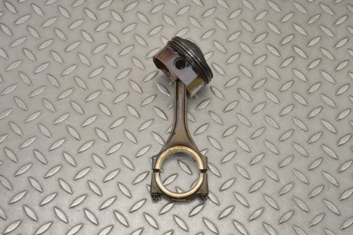 Piston AUDI A6 4F2, C6 2006 OEM: 06EA 18329396