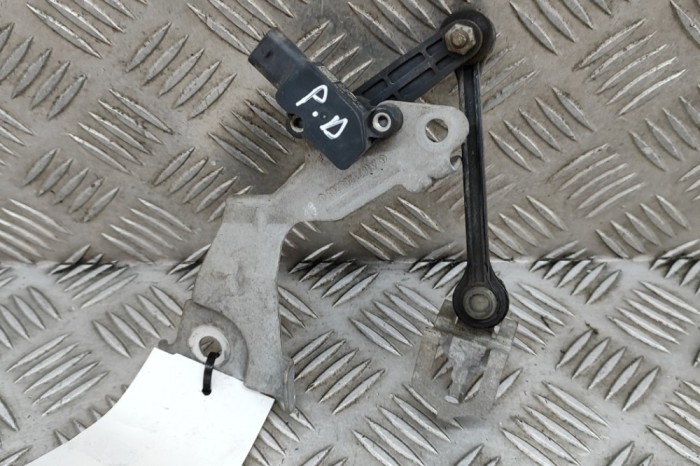 Senzor de nivel &icirc;nălțime dreapta față MERCEDES-BENZ GLE W167 2023 OEM: A1673205605,A0009059413 | 27968253