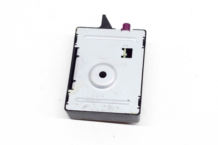 Amplificator de antena BMW 3 F30, F80 2014 OEM: 9230911,28330448 13980498