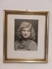 Fotografie veche portret femeie tanara, tablou in rama lemn aurie, sub sticla, inceput de anii 1900 , 40x34cm