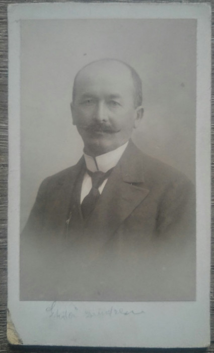 Portret barbat// CDV, foarte posibil atelier foto romanesc