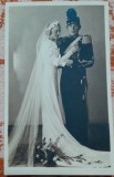 Fotografie tip carte postala, necirculata, militar cu mireasa sa, inceput de secol XX
