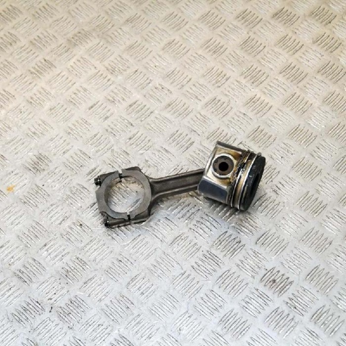 Piston OPEL ASTRA H L48 2008 OEM: 5535339255353396 2721713