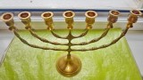 H48-Sfesnic MENORA Israel 7 brate alama masiva stare foarte buna, Lungime 24 cm, inaltime 17,5 cm.