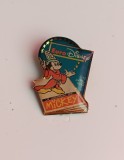 QW9 K 49 - Insigna - tematica copii - Euro Disney - jurnalul lui Mickey - 1992, America de Nord