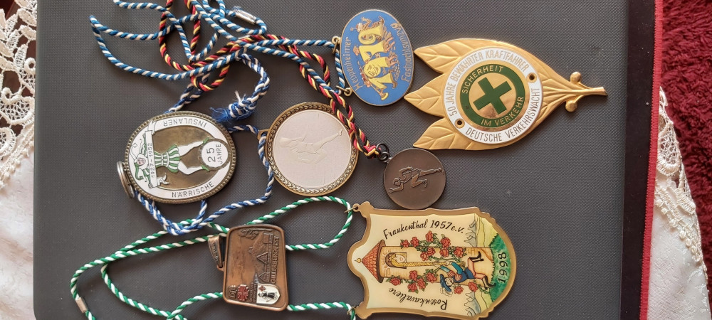 Diverse insigne, medalii | Okazii.ro