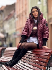 Geaca dama bordo cu gluga cu manseta