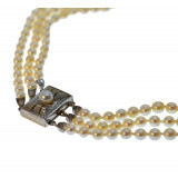 Colier cu trei r&acirc;nduri de perle Akoya, cu &icirc;nchizătoare din aur bicolor