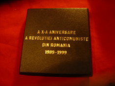 Cutie pt Insigna A Xa aniversare Revolutiei Anticomuniste din Romania 1989-1999 foto