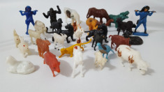 Figurine,animalute,pasari, ciobani din plastic vechi romanesti foto