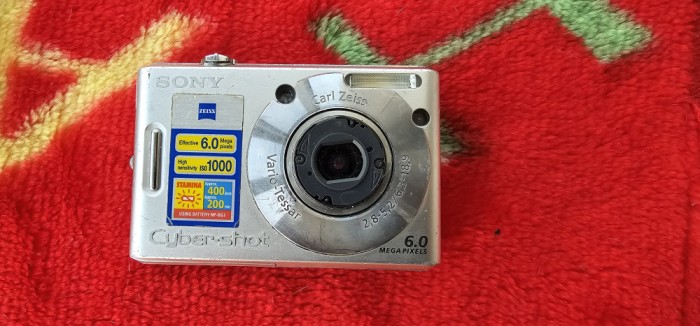 APARAT FOTO DIGITAL SONY DSC-SW30 , CITITI DESCRIEREA VA ROG FRUMOS !