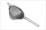 Strecuratoare fina conica, diametru 12 cm, cu maner, inox