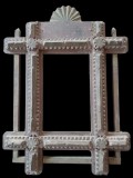 NI529 Ramă din lemn sculptat &icirc;n stil tramp art